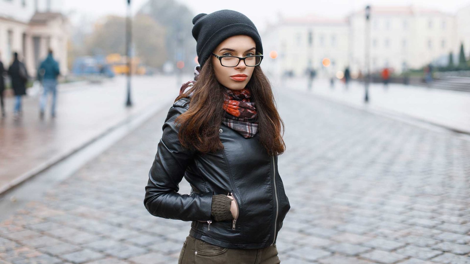 stylish girl waring woman Leather Jackets.