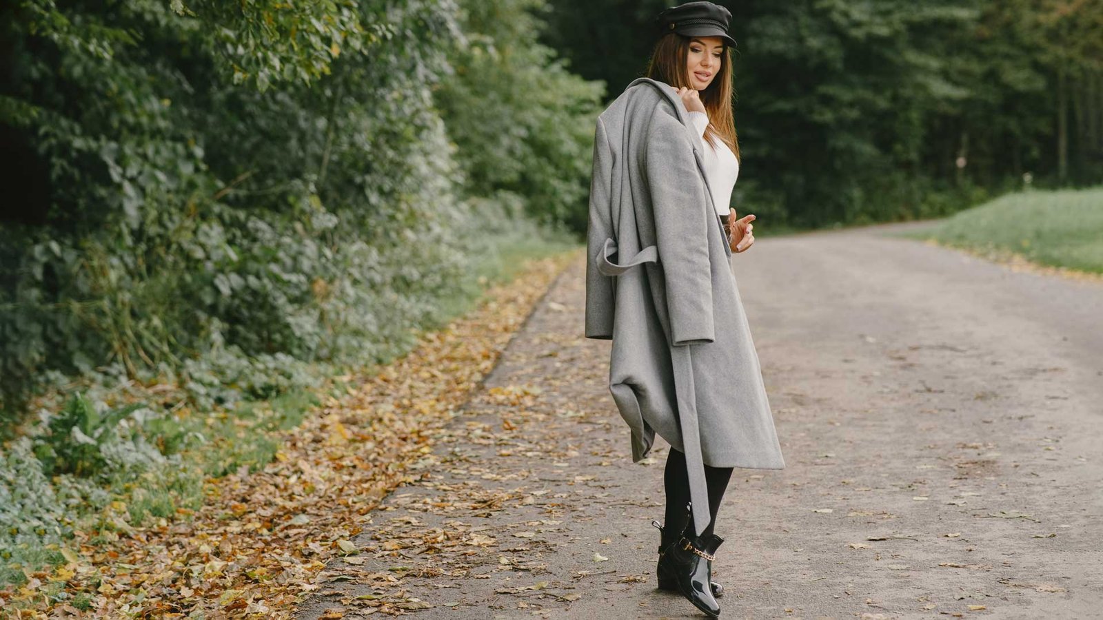 woman walk gray Overcoat Below the Knee.